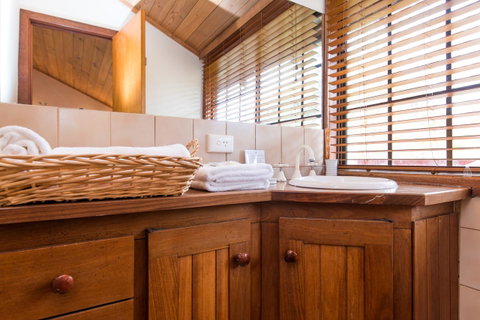 Sienna Lodge - Lightning Ridge Tourism 7