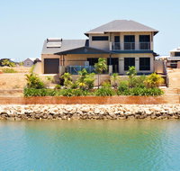 27 Corella Court - Exquisite Marina Home With a Pool and Wi-Fi - Lightning Ridge Tourism