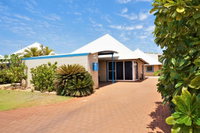 Osprey Holiday Village Unit 119 - Close to the pool