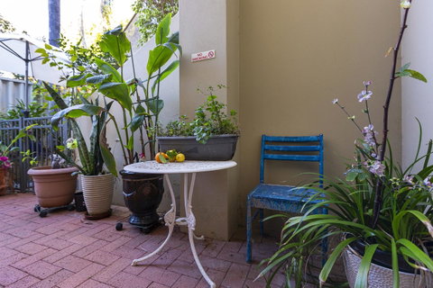 Como Executive Apartment - Lightning Ridge Tourism 11