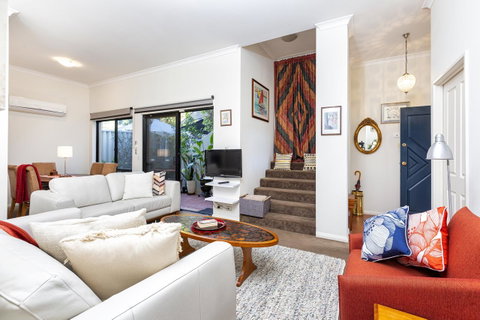 Como Executive Apartment - Lightning Ridge Tourism 9