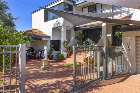 Como Executive Apartment - Lightning Ridge Tourism 1