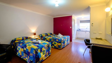 Australind Tourist Park - Lightning Ridge Tourism 13
