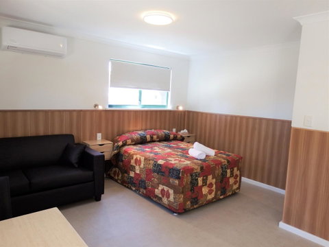 Australind Tourist Park - Lightning Ridge Tourism 6