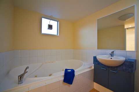 Osprey Holiday Village Unit 102 - Lightning Ridge Tourism 11