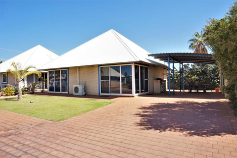 Osprey Holiday Village Unit 102 - Lightning Ridge Tourism 1