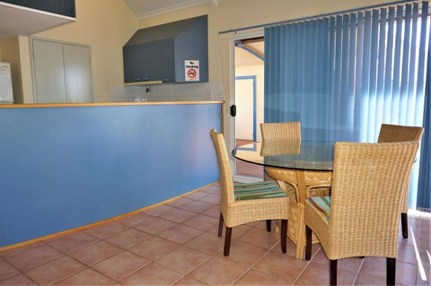 Osprey Holiday Village Unit 102 - Lightning Ridge Tourism 5