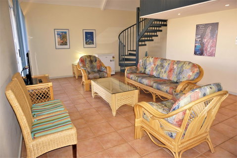 Osprey Holiday Village Unit 102 - Lightning Ridge Tourism 2