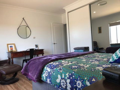 The Mains Guest House 2 Bedroom Farm Stay - Lightning Ridge Tourism 5