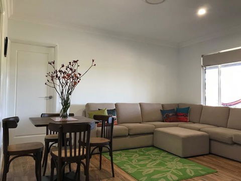 The Mains Guest House 2 Bedroom Farm Stay - Lightning Ridge Tourism 11