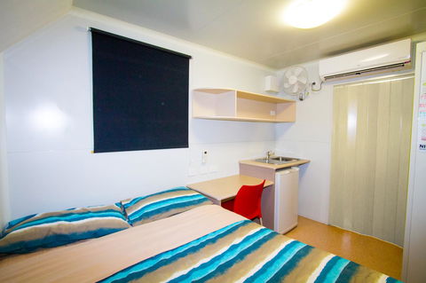 Meekatharra Accommodation Centre - Lightning Ridge Tourism 1