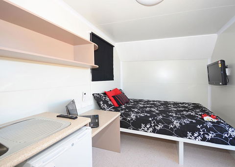 Meekatharra Accommodation Centre - Lightning Ridge Tourism 2