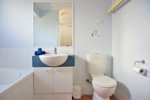 Osprey Holiday Village Unit 118 - Lightning Ridge Tourism 11
