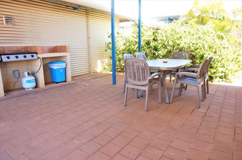 Osprey Holiday Village Unit 118 - Lightning Ridge Tourism 17