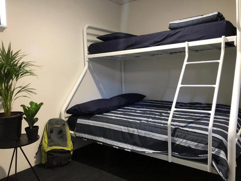 Spinners Hostel - Lightning Ridge Tourism 7
