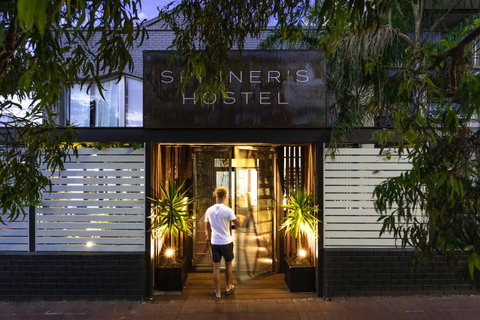 Spinners Hostel - Lightning Ridge Tourism 0
