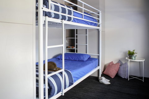 Spinners Hostel - Lightning Ridge Tourism 1