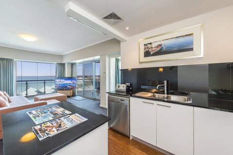 A 406 FANTASTIC OCEAN BEACH And MARINA VIEW APT - MANDURAH - Lightning Ridge Tourism 18