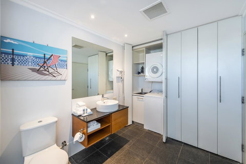 A 406 FANTASTIC OCEAN BEACH And MARINA VIEW APT - MANDURAH - Lightning Ridge Tourism 15
