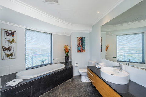A 406 FANTASTIC OCEAN BEACH And MARINA VIEW APT - MANDURAH - Lightning Ridge Tourism 14