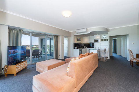 A 406 FANTASTIC OCEAN BEACH And MARINA VIEW APT - MANDURAH - Lightning Ridge Tourism 22