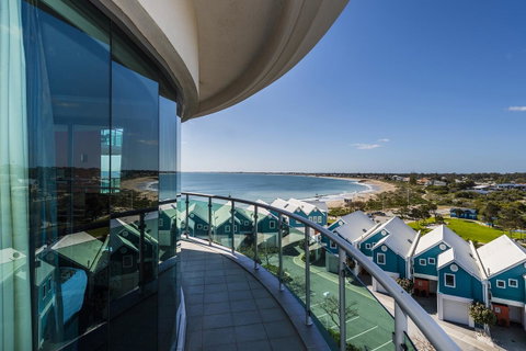 A 406 FANTASTIC OCEAN BEACH And MARINA VIEW APT - MANDURAH - Lightning Ridge Tourism 9