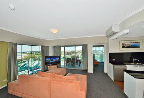A 406 FANTASTIC OCEAN BEACH And MARINA VIEW APT - MANDURAH - Lightning Ridge Tourism 10