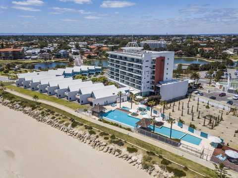 A 406 FANTASTIC OCEAN BEACH And MARINA VIEW APT - MANDURAH - Lightning Ridge Tourism 7