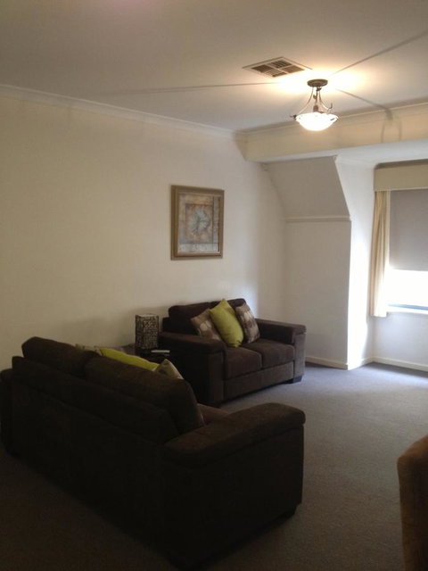 Dragonfly Apartment On Regal - Lightning Ridge Tourism 10