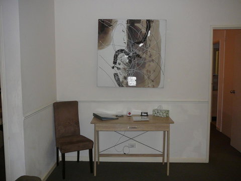 Dragonfly Apartment On Regal - Lightning Ridge Tourism 1