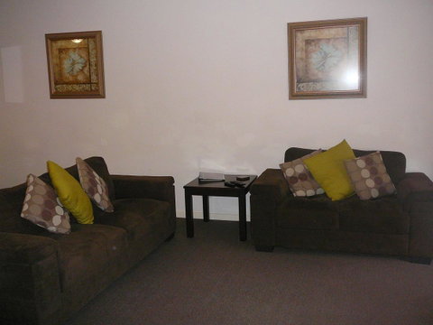 Dragonfly Apartment On Regal - Lightning Ridge Tourism 9