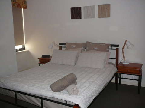 Dragonfly Apartment On Regal - Lightning Ridge Tourism 3