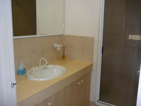 Dragonfly Apartment On Regal - Lightning Ridge Tourism 25