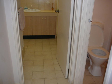 Dragonfly Apartment On Regal - Lightning Ridge Tourism 24