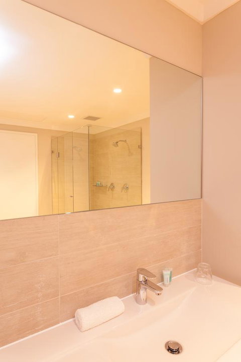 The Marina Hotel - Mindarie - Lightning Ridge Tourism 13