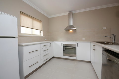 The Marina Hotel - Mindarie - Lightning Ridge Tourism 8