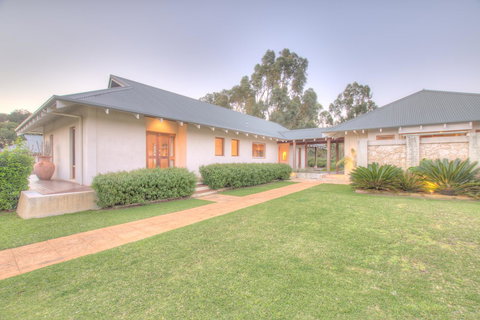 Moana Spa Villas - Prime Yallingup Location - Lightning Ridge Tourism 1