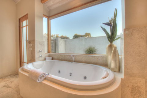 Moana Spa Villas - Prime Yallingup Location - Lightning Ridge Tourism 6