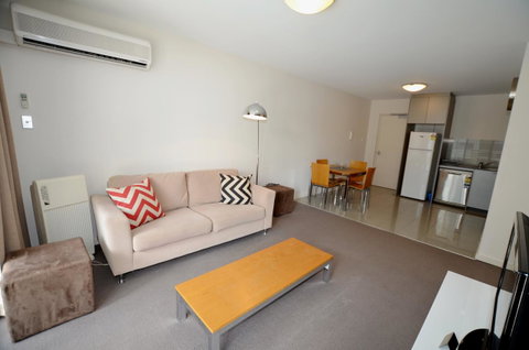 128 On The Terrace - Executive Escapes - Lightning Ridge Tourism 13