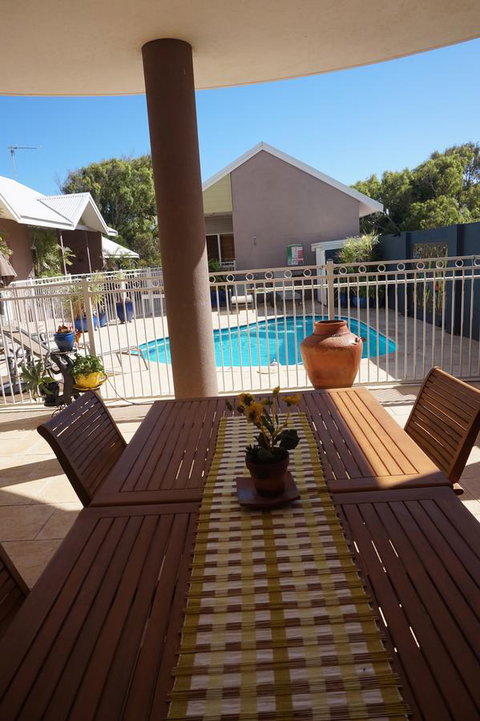 Gecko Lodge Kalbarri - Lightning Ridge Tourism 22
