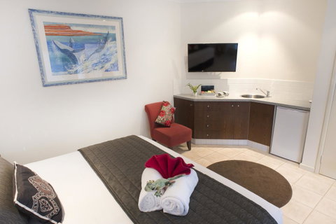 Gecko Lodge Kalbarri - Lightning Ridge Tourism 9