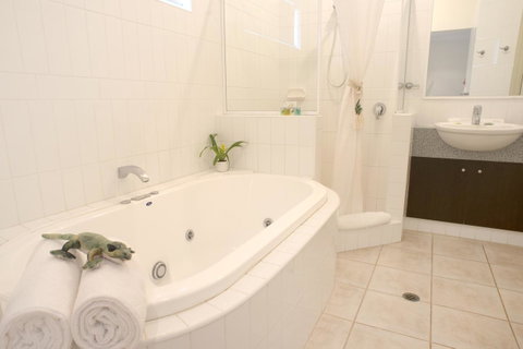 Gecko Lodge Kalbarri - Lightning Ridge Tourism 7