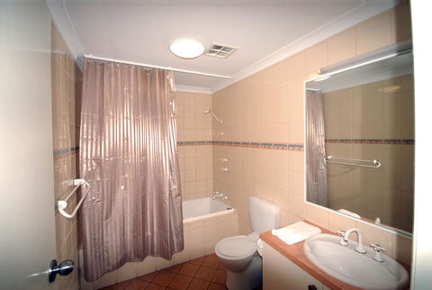 Esplanade Hotel Busselton - Lightning Ridge Tourism 44
