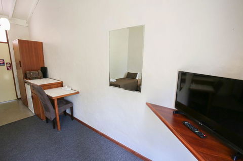 Esplanade Hotel Busselton - Lightning Ridge Tourism 25