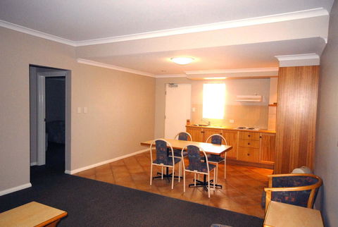 Esplanade Hotel Busselton - Lightning Ridge Tourism 33