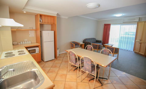 Esplanade Hotel Busselton - Lightning Ridge Tourism 14