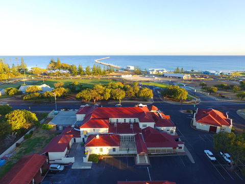 Esplanade Hotel Busselton - Lightning Ridge Tourism 0