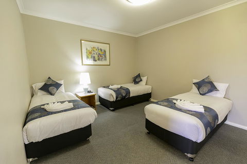 Esplanade Hotel Busselton - Lightning Ridge Tourism 2
