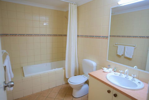 Esplanade Hotel Busselton - Lightning Ridge Tourism 36