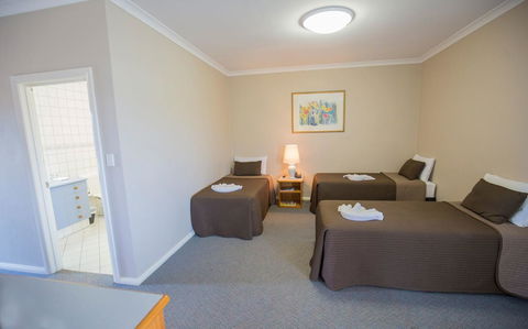Esplanade Hotel Busselton - Lightning Ridge Tourism 21